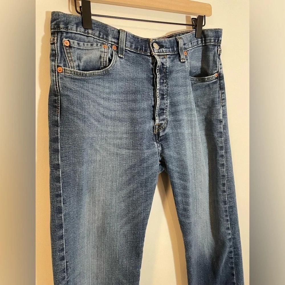 Levi’s Men’s Medium Wash Button Fly Denim Jeans Size W34 L32 EUC